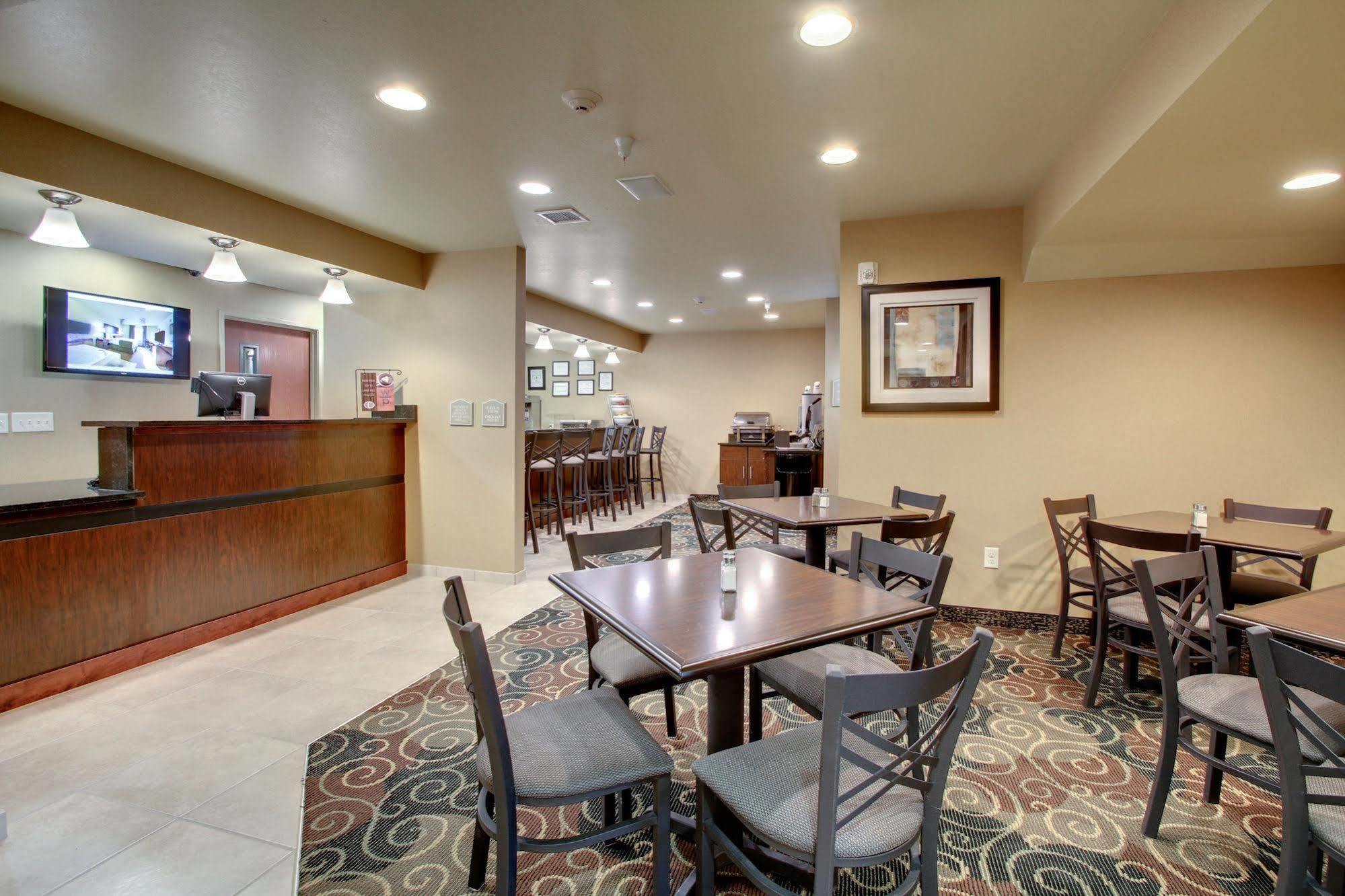 Cobblestone Inn&Suites - Schuyler Exterior foto